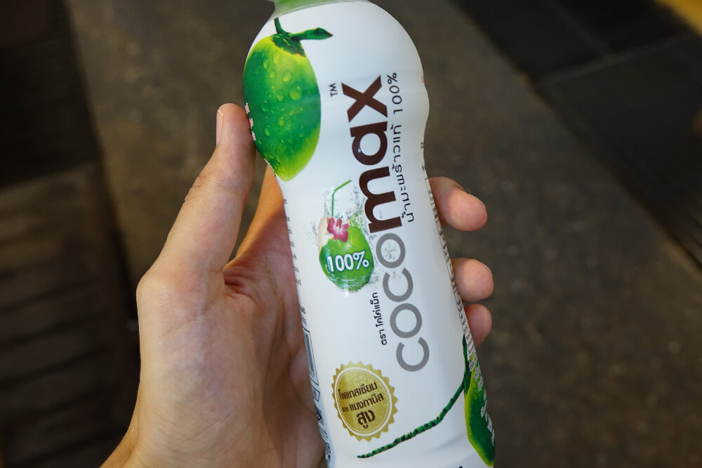 Abgefuelltes Kokoswasser cocomax